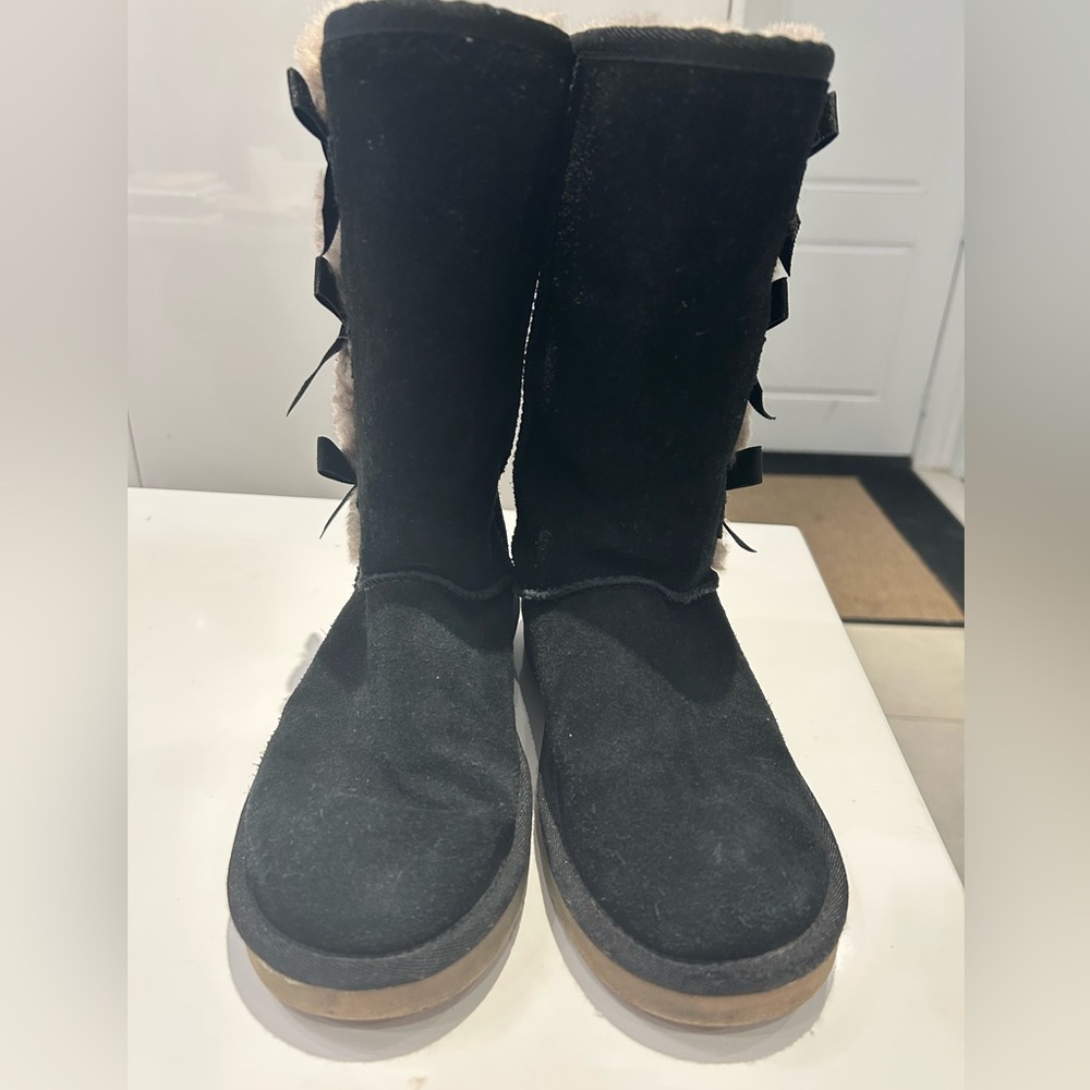 Koolaburra by Ugg boots for girls size 6 black